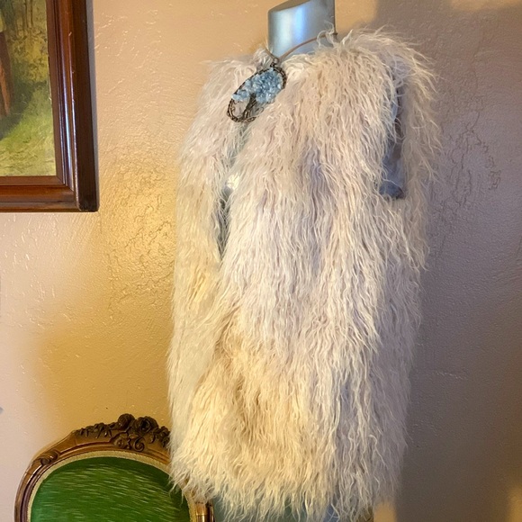 NWT Zara Trafaluc Cream Faux Fur Vest.  Sz S - Picture 2 of 6